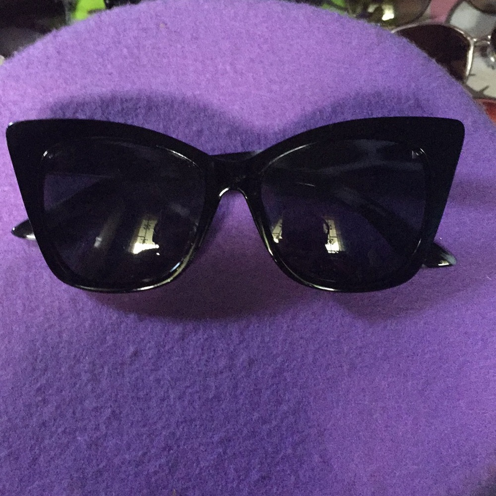 Cat eye sunglasses 🕶
